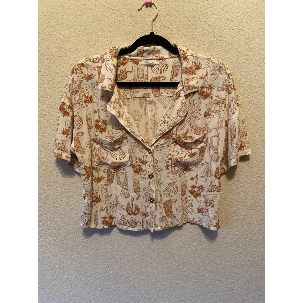O'Neill Cream and Rust Beach & Animal Print Cropped Button Down Shirt
